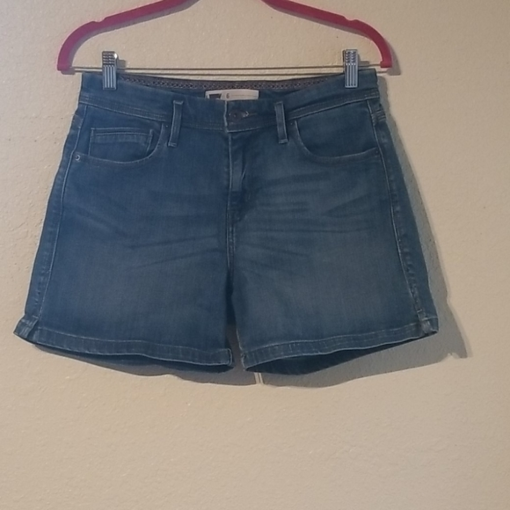 Levi's shorts‎ size 6 Festival